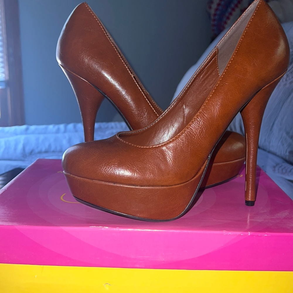 Brand new never worn pumps